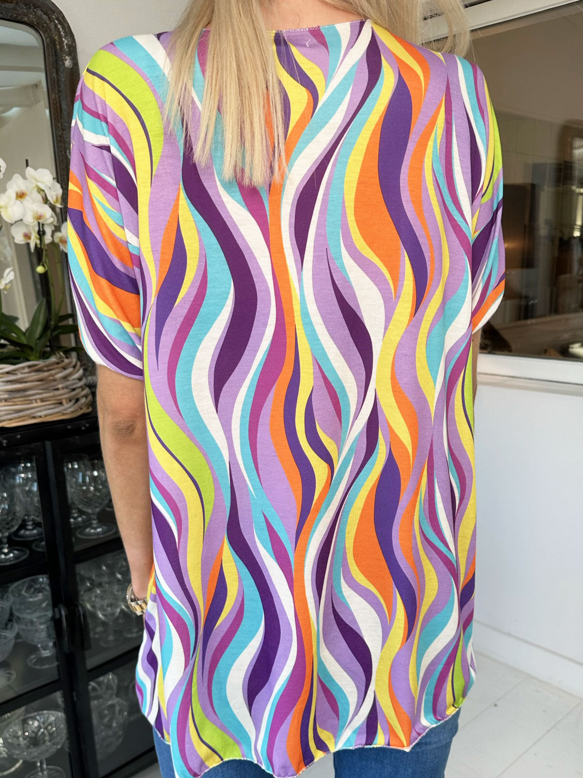 Kirsa - Blød flerfarvet bluse med v-hals